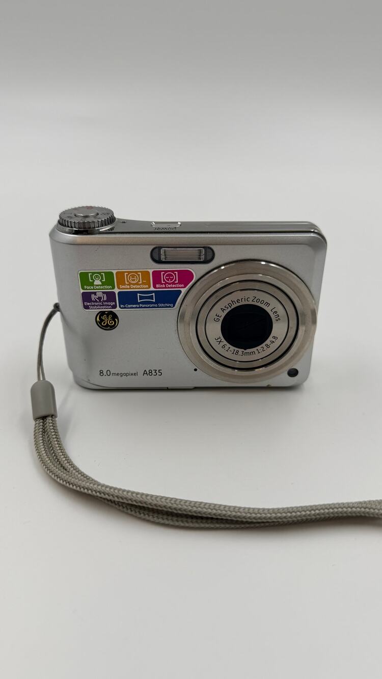 GE A835 8MP CCD Digital Camera Silver 3x Zoom Powers On w/ 8GB SD Card TESTED